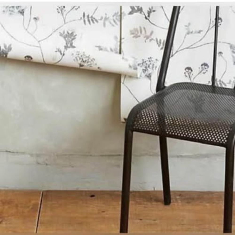 3 Rolls Anthropologie Wallpaper
New - Grizedale Artist - Romantic
Floral Design